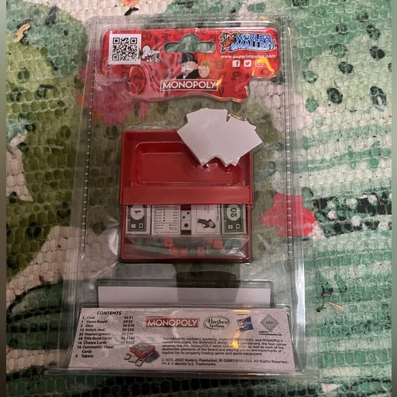 Hasbro Mini Pocket Monopoly Game NIB never opened​ - Picture 4 of 4